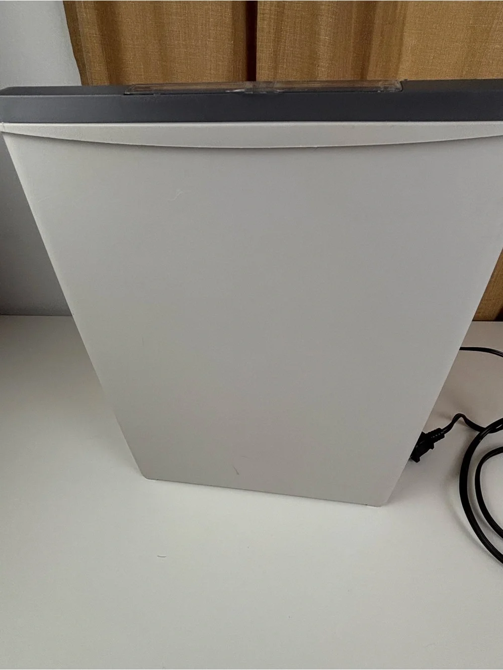 Aurora AS810SD 8-Sheet Strip-Cut Paper, CD and Credit Card Shredder Basket